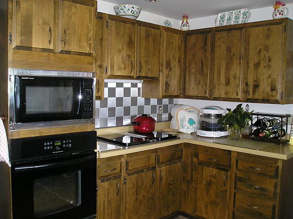 Good Counter & Cabinet Space