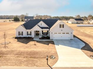 143 Country Cove Ln, Clinton, NC 28328