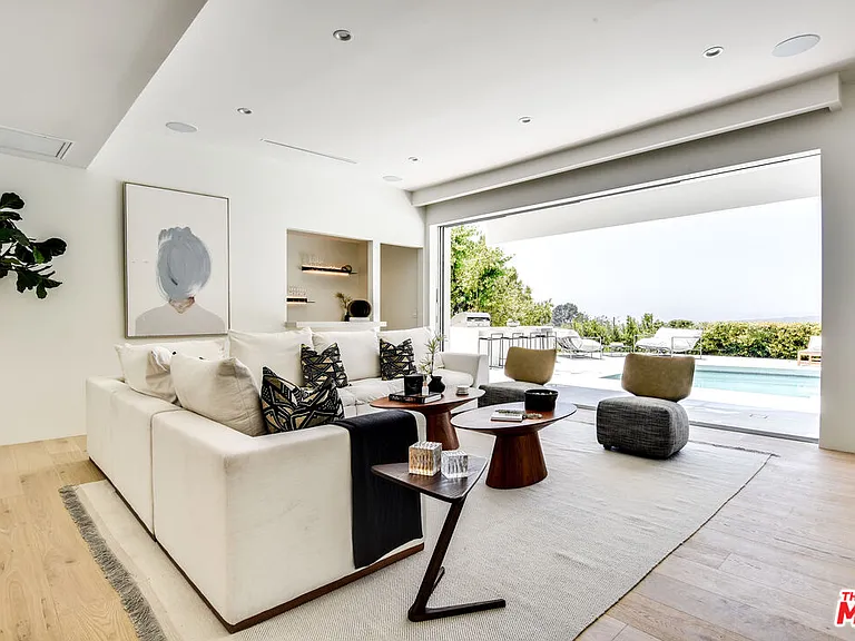 8908 Alto Cedro Dr — Photo 4