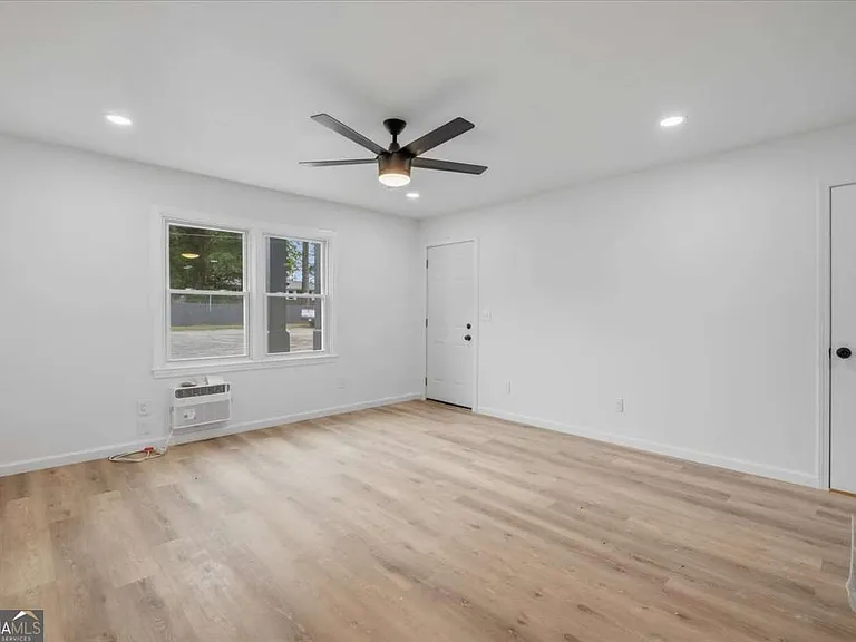 608 N College Dr #3 — Photo 9