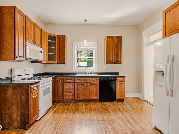 2nd image of 521 8th St