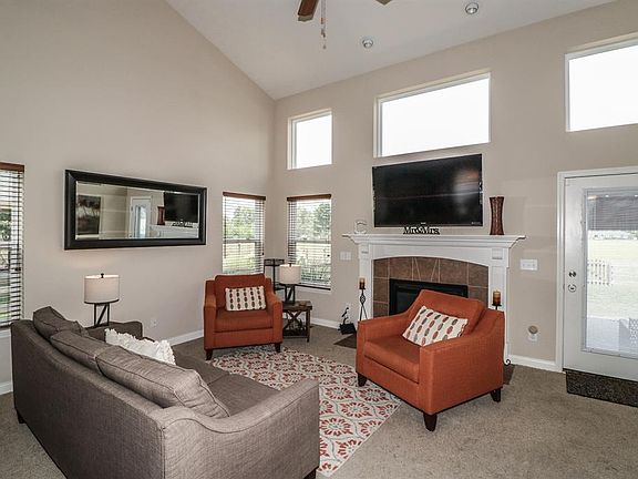 3rd image of 519 Clayton Ct