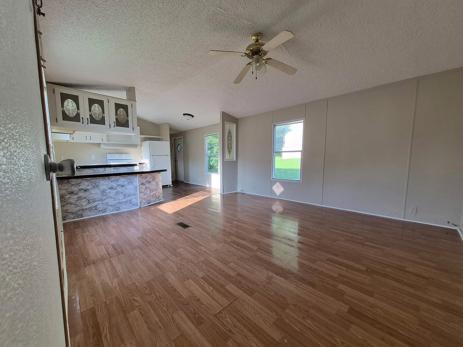 3 bed, $895 — Photo 2