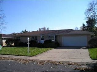 1106 E Brookhill Rd, Peoria, IL 61615