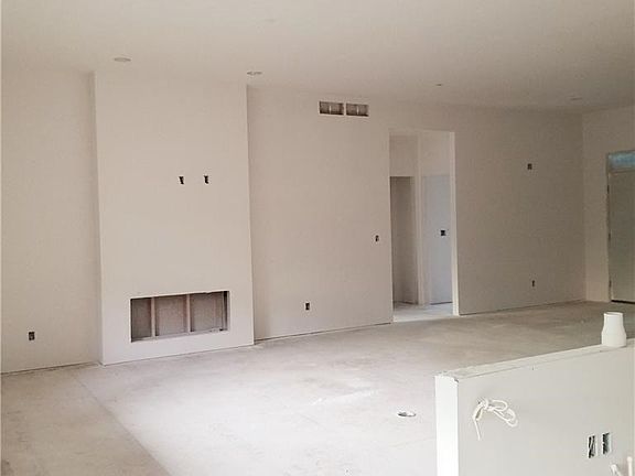 5th image of 526 NW Somerset Ct