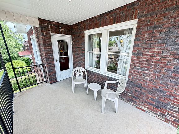 4th image of 1243 Kelton Ave