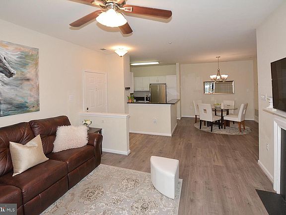 4th image of 4137 Fountainside Ln #B001