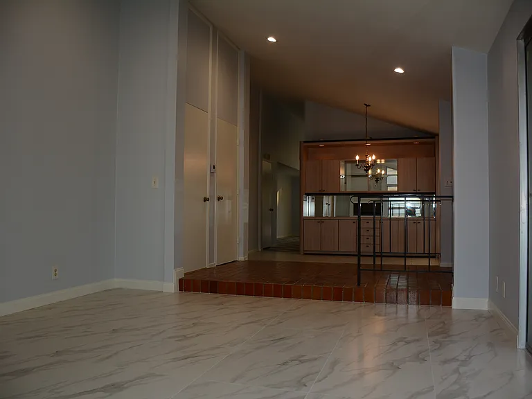 2135 Dashwood St — Photo 4