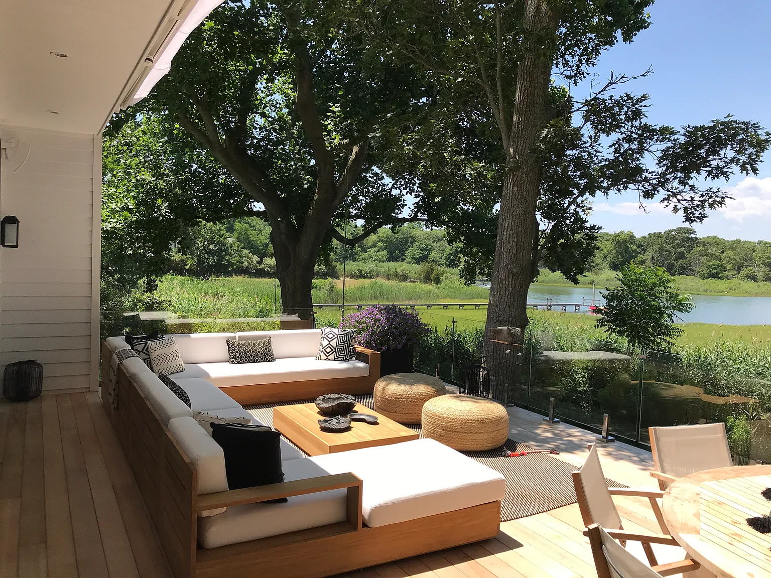 Contemporary Home with Heated Pool Noyac Inlet front — Photo 4