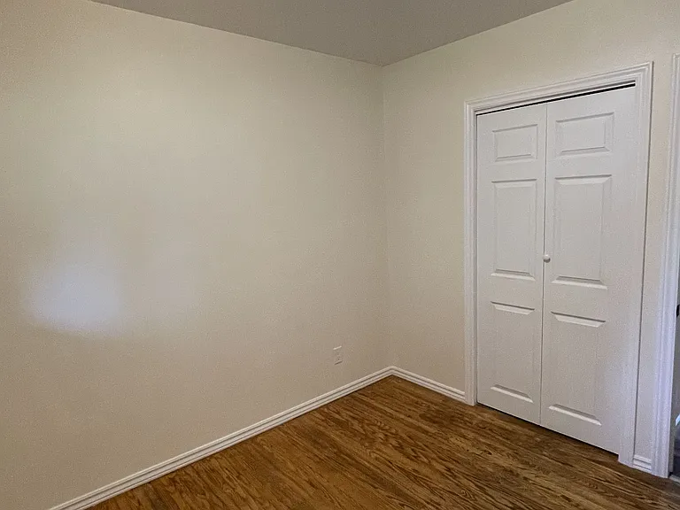 37 E Rutherford Dr #MAIN FLOOR — Photo 21