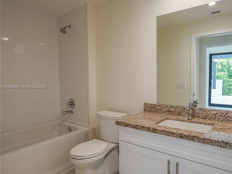 1091 Galiano St #404 — Photo 20