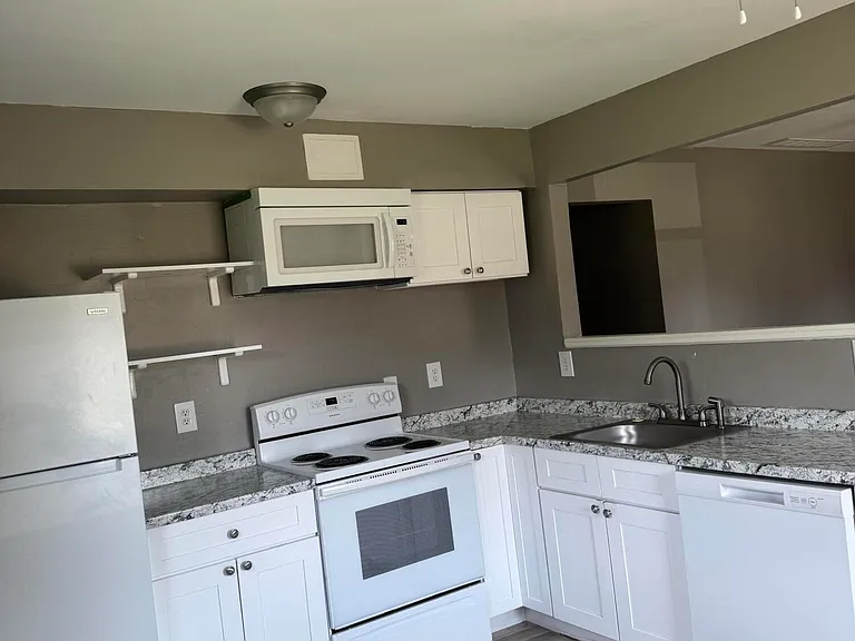 10303 Torrington Rd #1 — Photo 4