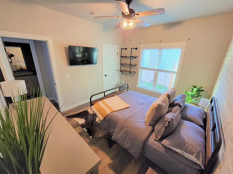 936 N Union Ave — Photo 19
