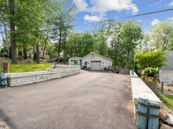 38 Laurel Dr, Jefferson Twp., NJ 07438