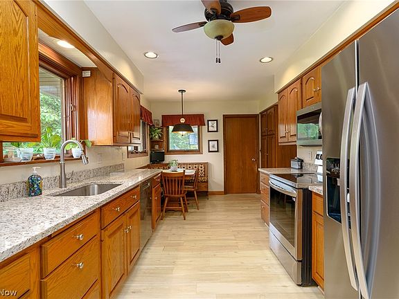 5th image of 4064 Diana Dr
