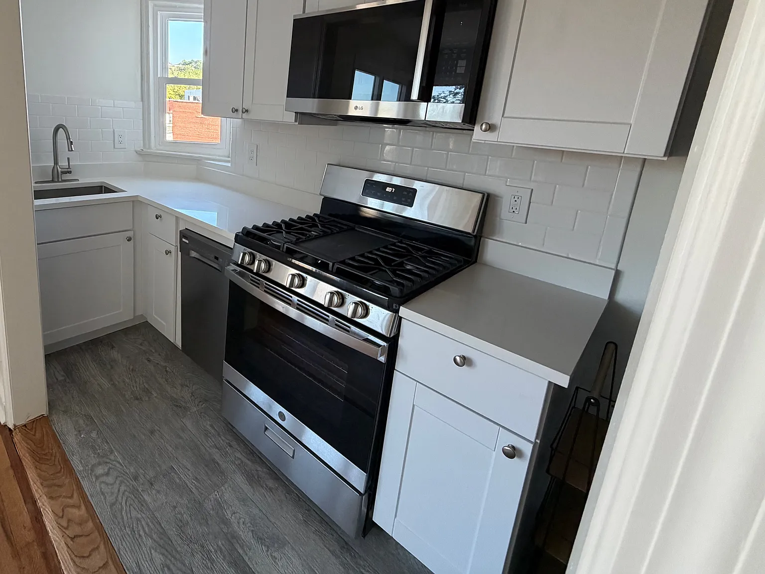 1 bed, 750 sqft, $2,375 — Photo 3
