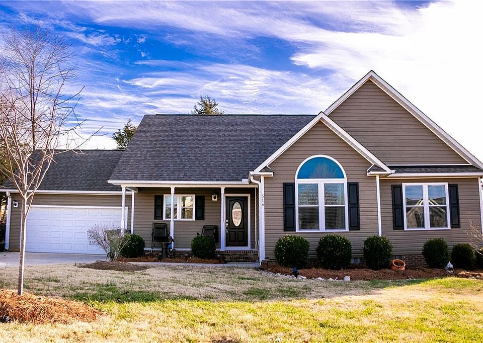 1st image of 516 Wildwood Ln