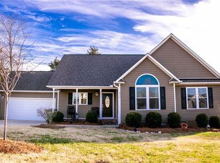 516 Wildwood Ln, Graham, NC 27253