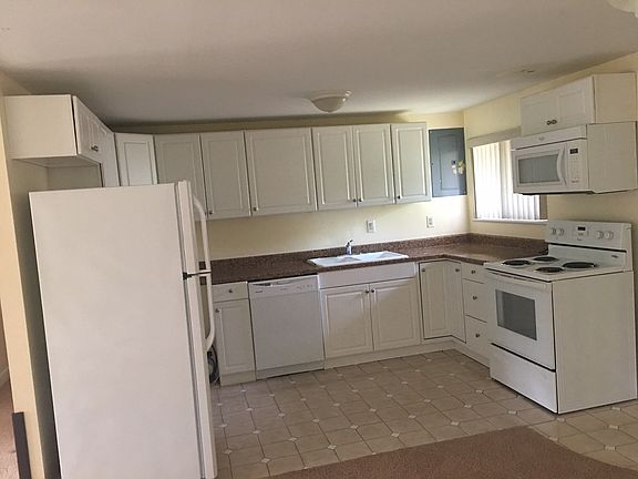 4th image of 2573 Bushwick Dr