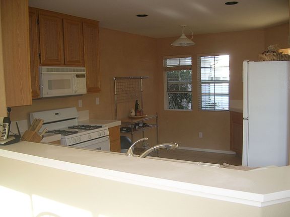 Kitchen w/eating area