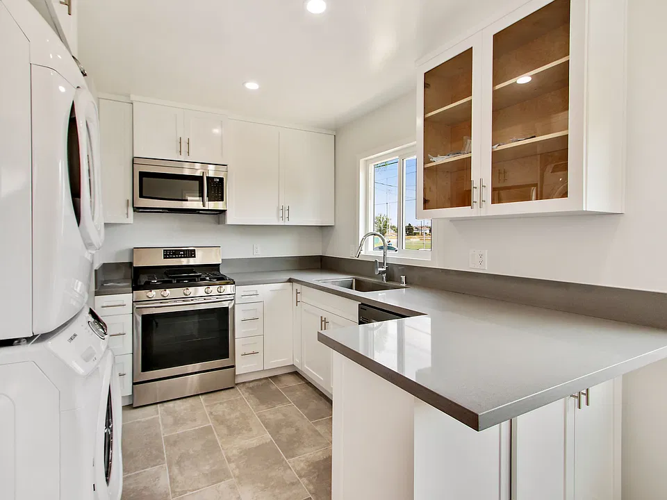 2311 Rockefeller Ln #A