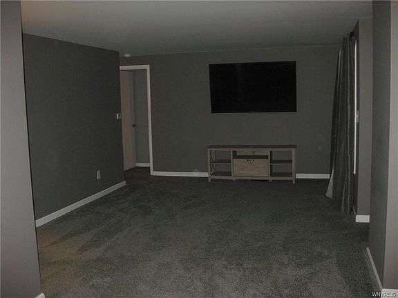 3rd image of 61 Eden Ave