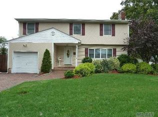 2 Rosewood Pl, Melville, NY 11747