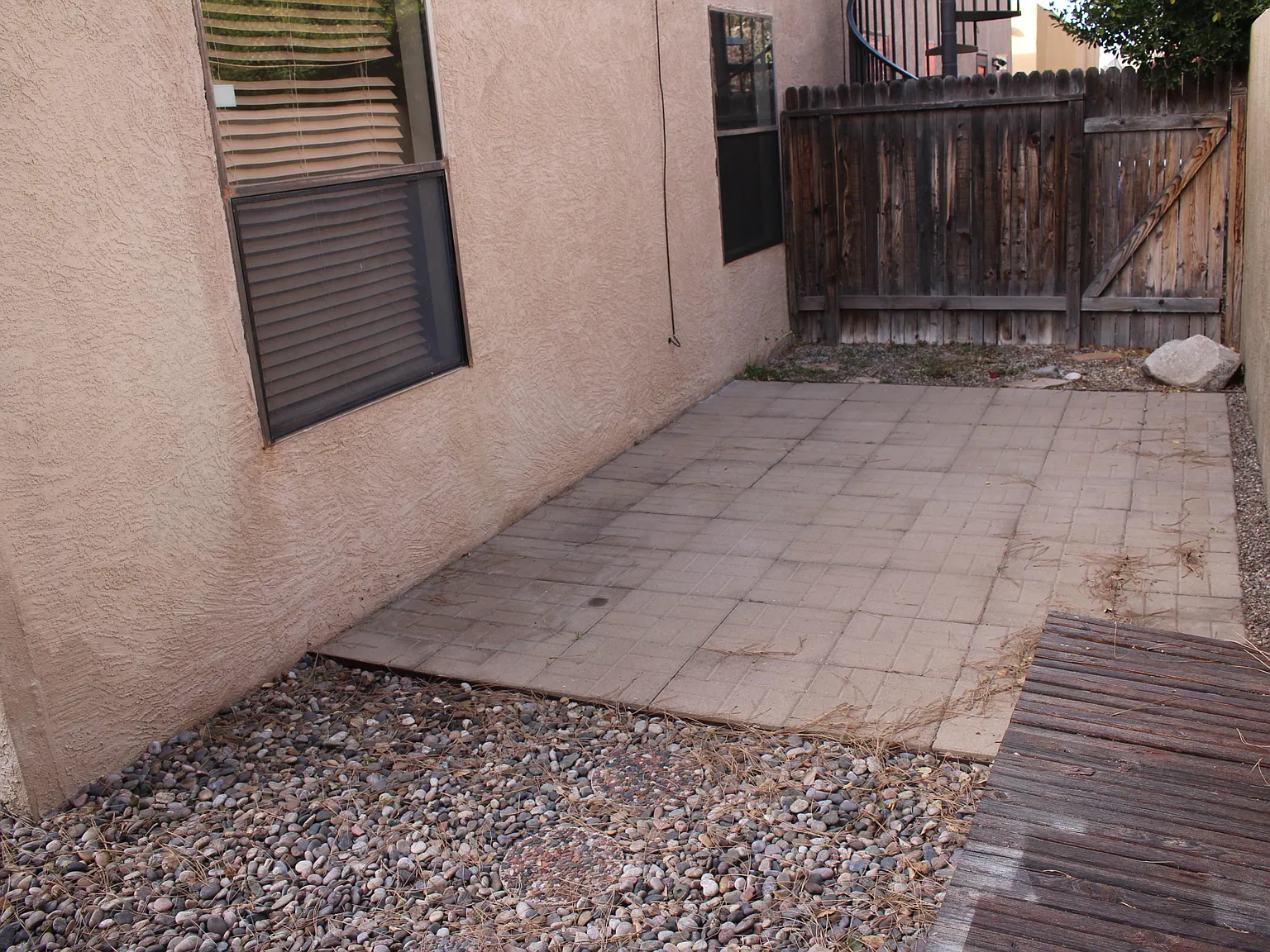 2 bed, 1.0 bath, 906 sqft, $1,125 — Photo 3