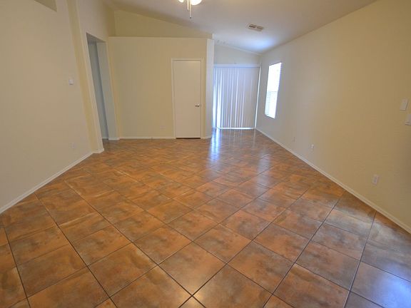 2nd image of 4027 E La Salle St
