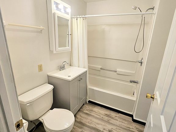 5th image of 142 Washington St #2