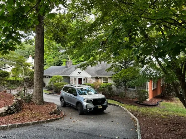 41 Charwalt Dr, Hawthorne Boro, NJ 07506