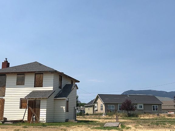 2nd image of 2221 Cougar Ave