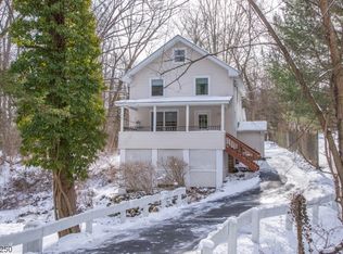 8 Fairlawn Ave, Randolph, NJ 07869