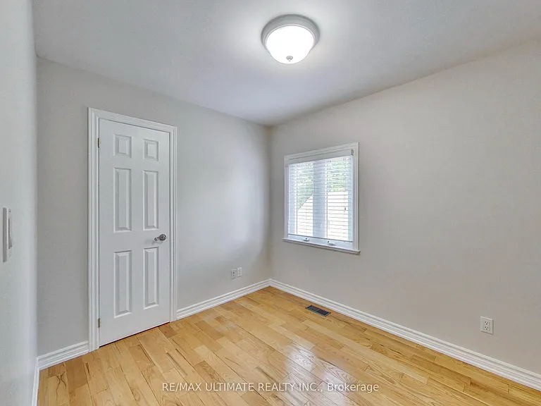 19 Glenora Ave #UPPER — Photo 22