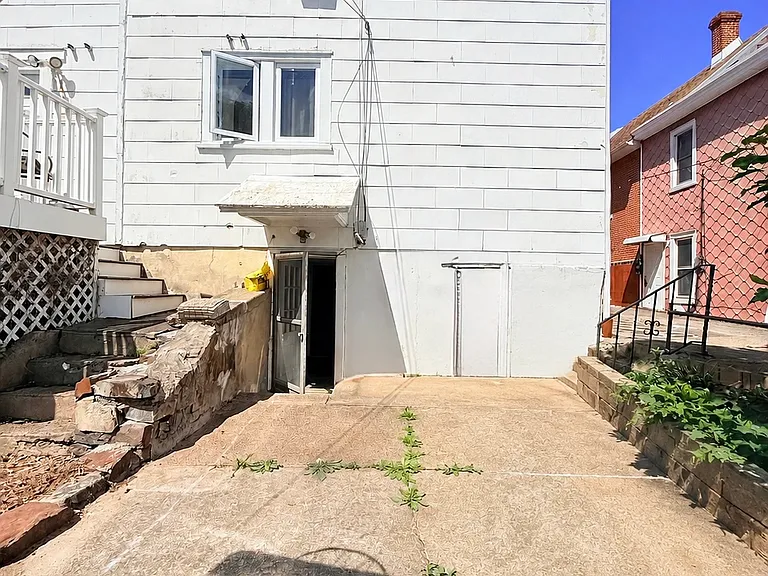 216 N Main St — Photo 24