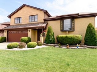 735 Yorkshire Ln, Des Plaines, IL 60016