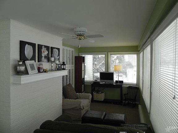 5th image of 319 N Twyckenham Dr
