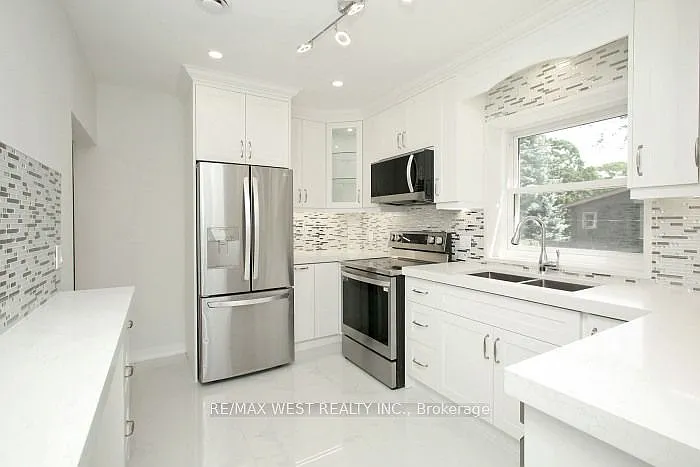 420 Annette St #UPPER LEVEL — Photo 8