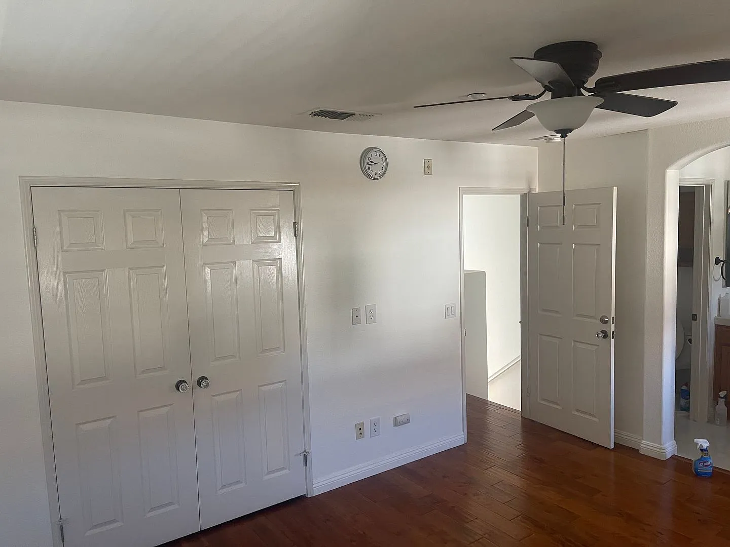 3 Bedrooms 3 Baths Townhome For Rent In Eastlake — Photo 4