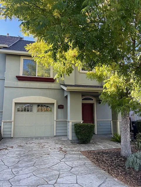 1040 La Costa Ln