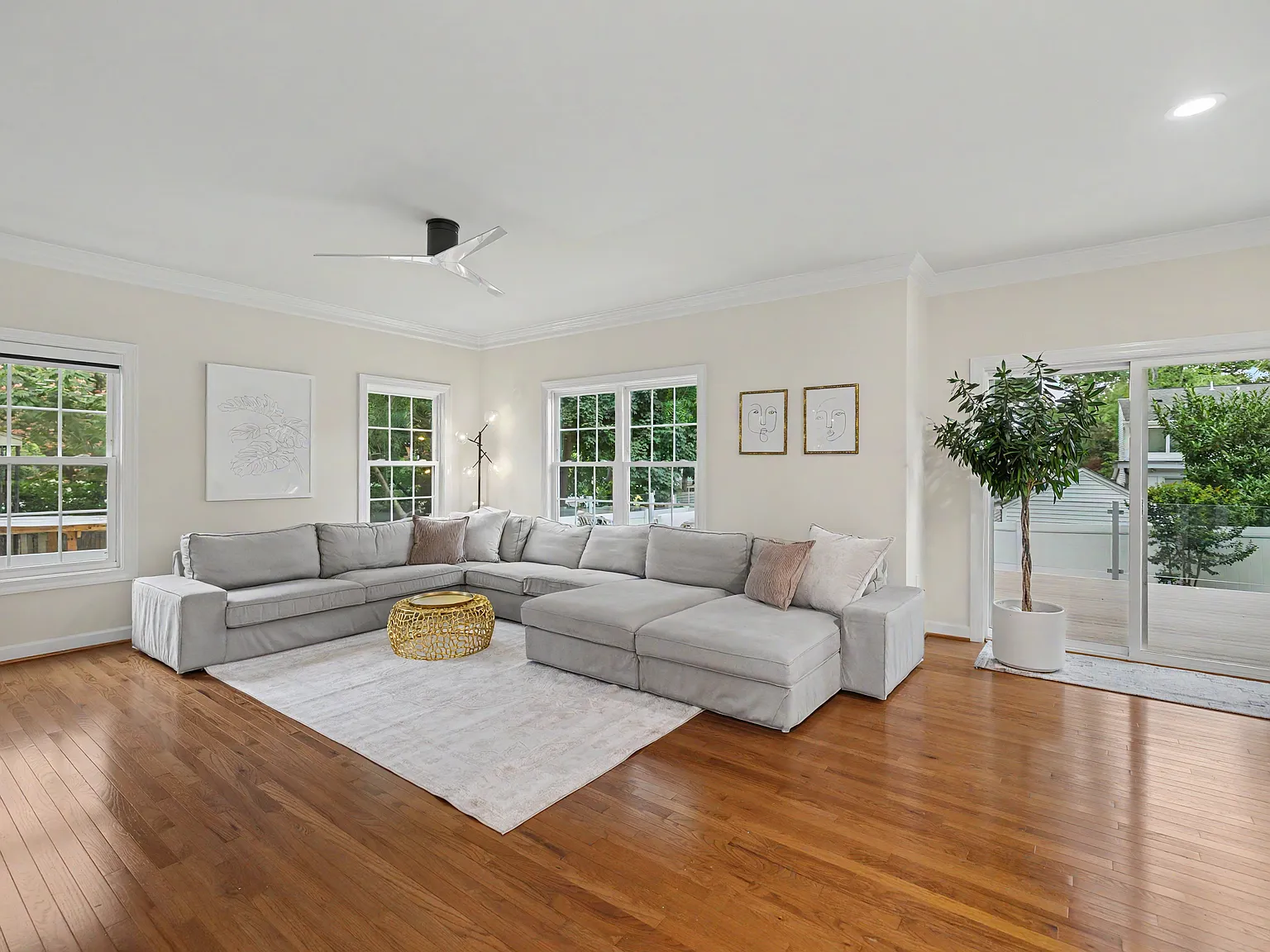 5 bed, 4.5 bath, 4025 sqft, $7,950 — Photo 4