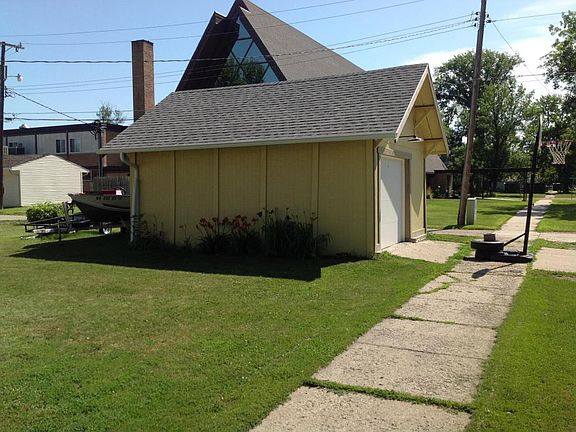 4th image of 604 7th St N