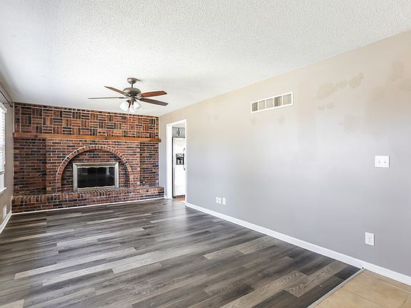 4th image of 3901 S Coventry Dr