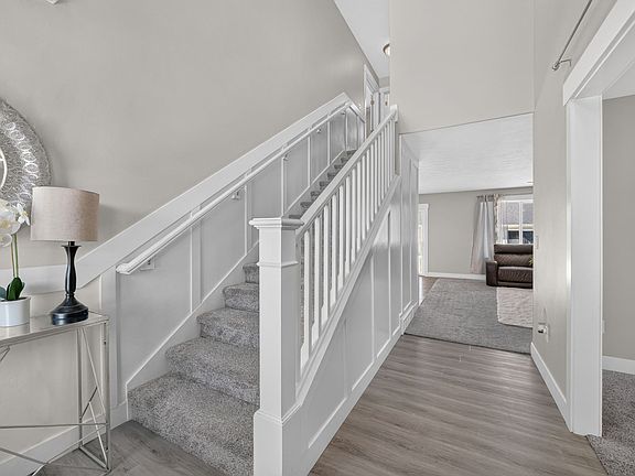 3rd image of 1577 E Cardinal Dr