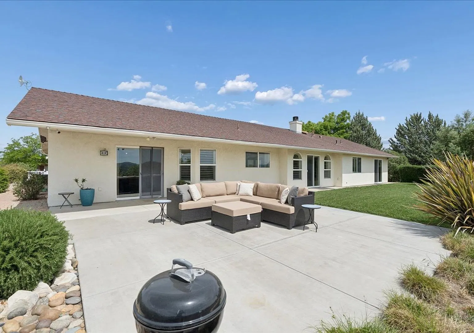 Move In Ready!! 4 Bedroom 3 Bath Home — Photo 2