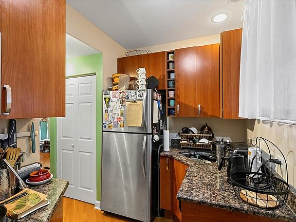 4th image of 1652 W Farwell Ave APT 2K