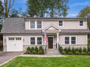 32 Whippoorwill Rd E, Armonk, NY 10504