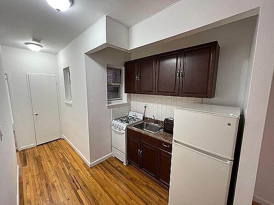 3rd image of 317 W 21st St #2B