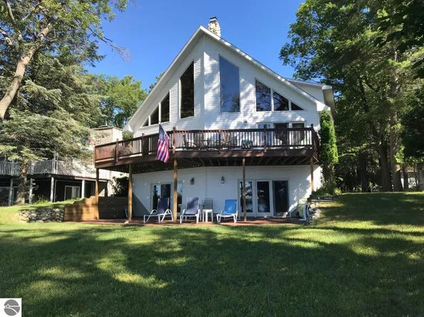 3454 Foothill Rd, Oscoda, MI 48750
