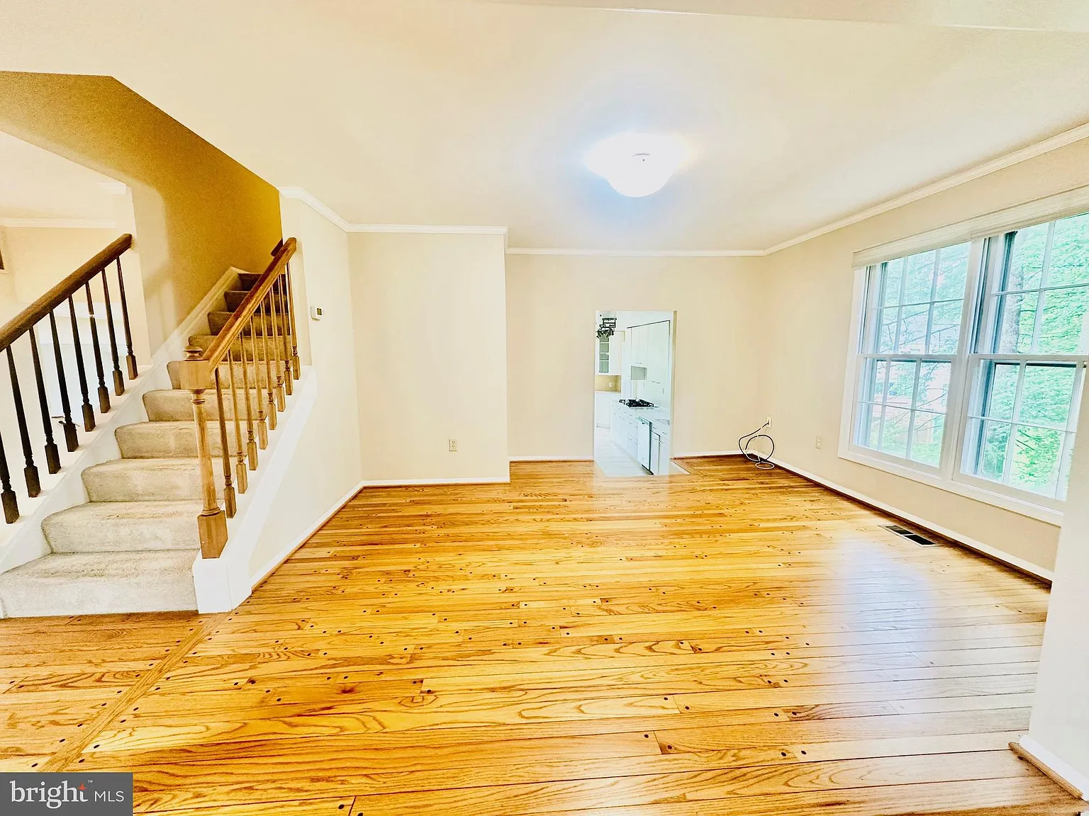5 bed, 3.5 bath, 2674 sqft, $4,600 — Photo 2
